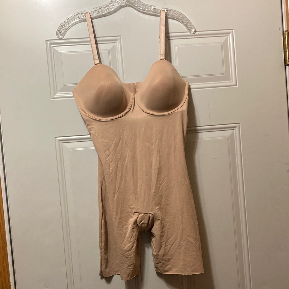 Assets by Spanx Seamless Nude Shapewear Bodysuit with Built-In Bra XL